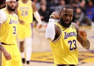 詹姆斯重返赛场，出色发挥首场状态出色，湖人观众沸腾！比赛高潮迭起的简单介绍-九游游戏平台